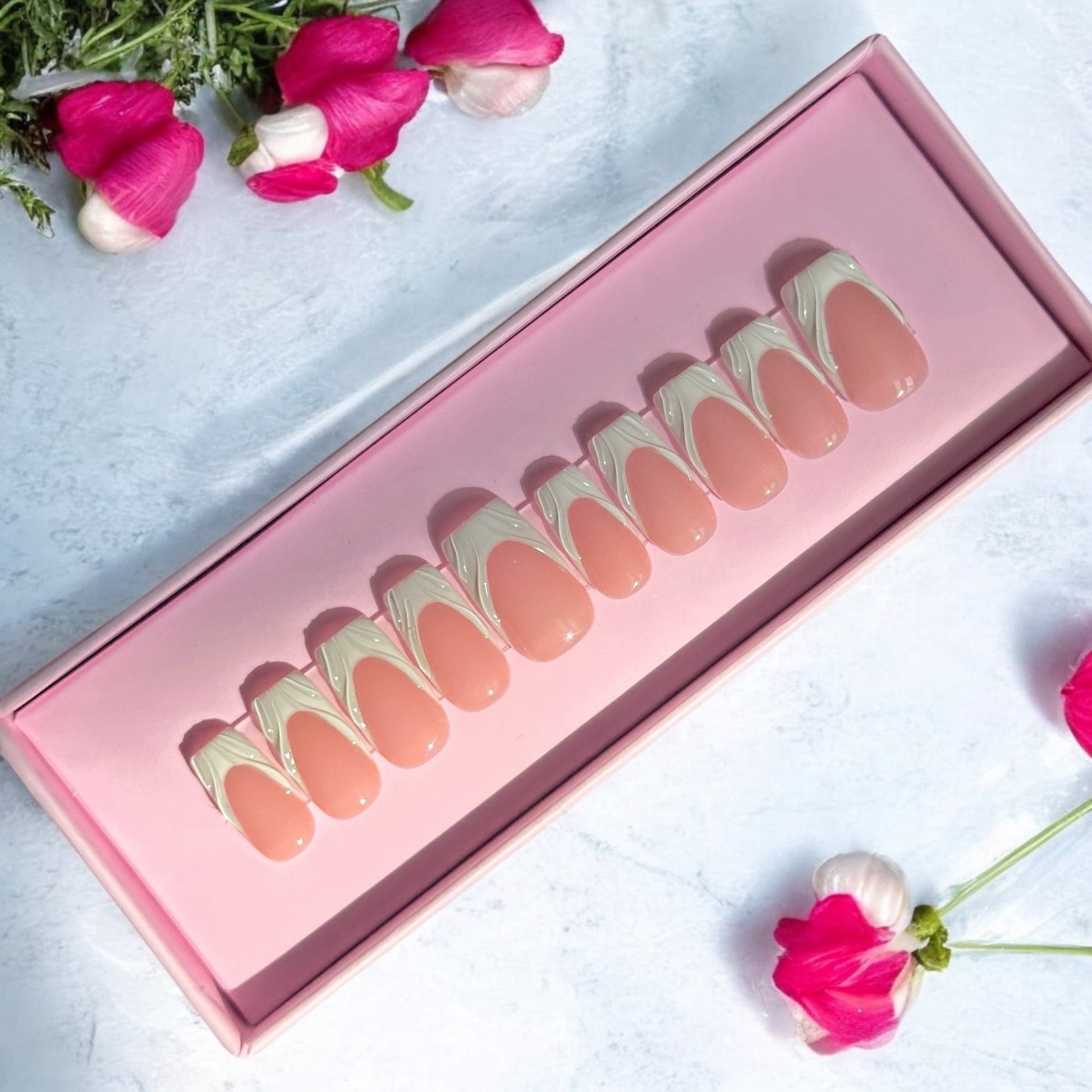 3D White French Tip - Nails kim