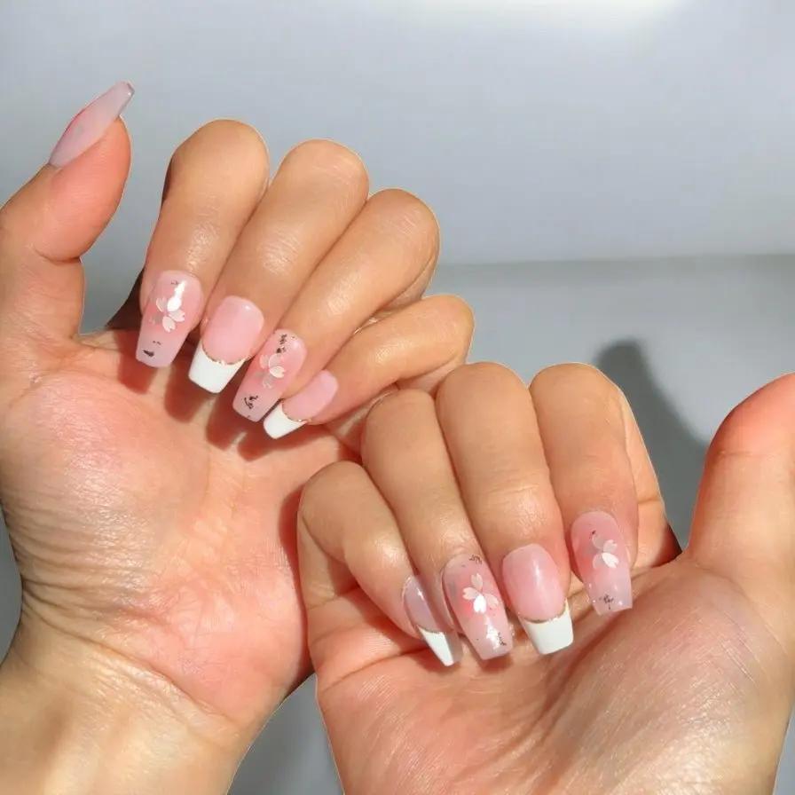 Chetty Blossom with french style - Nails kim
