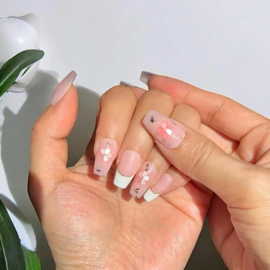 Chetty Blossom with french style - Nails kim