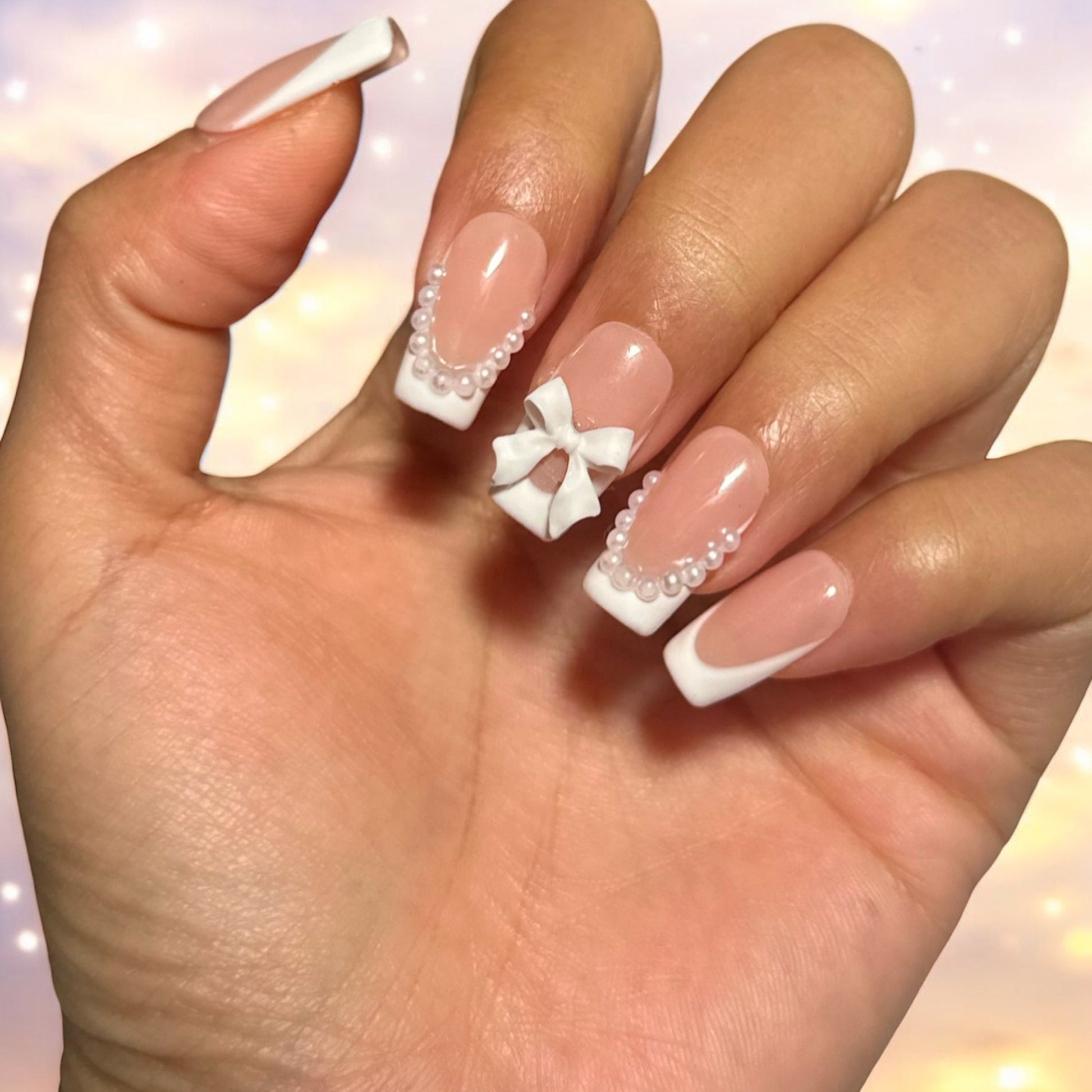 Classics white bow french tips - Nails kim