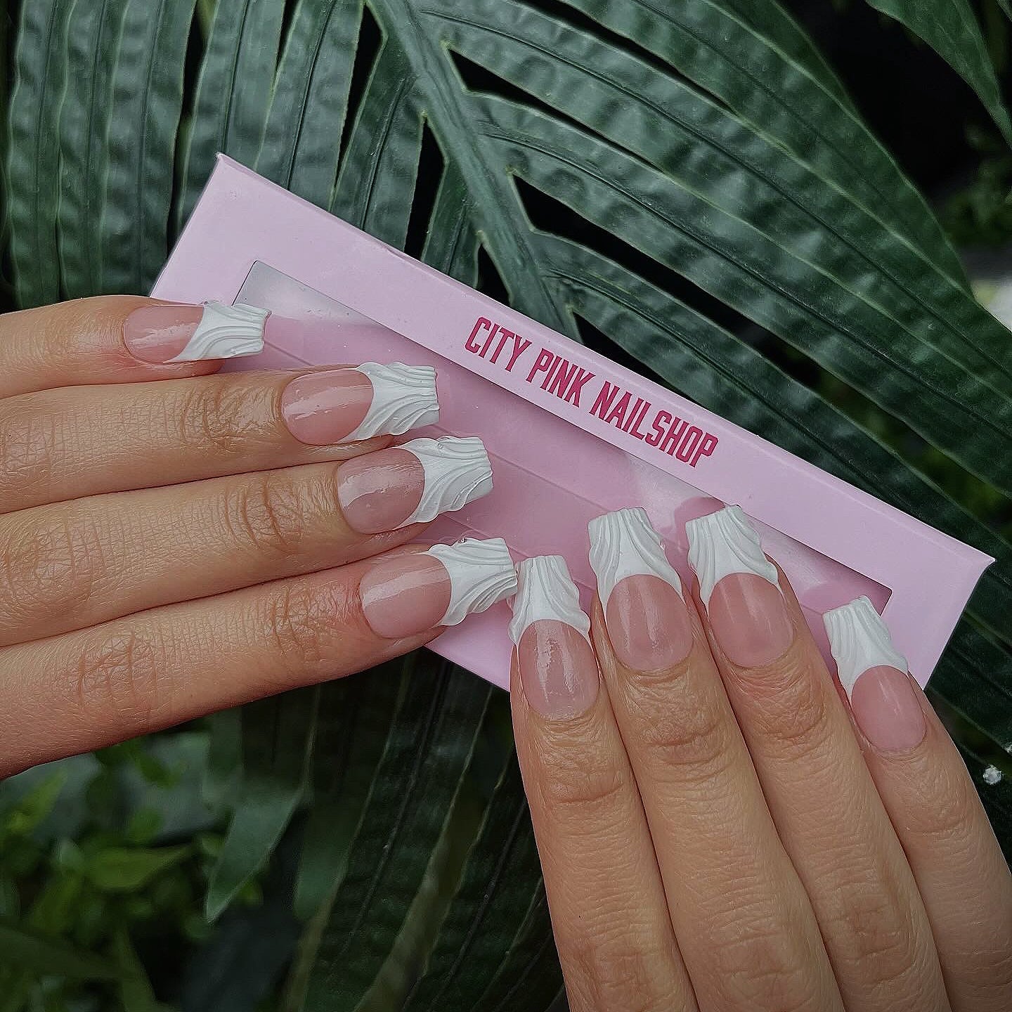 3D white french style square set - Nails kim