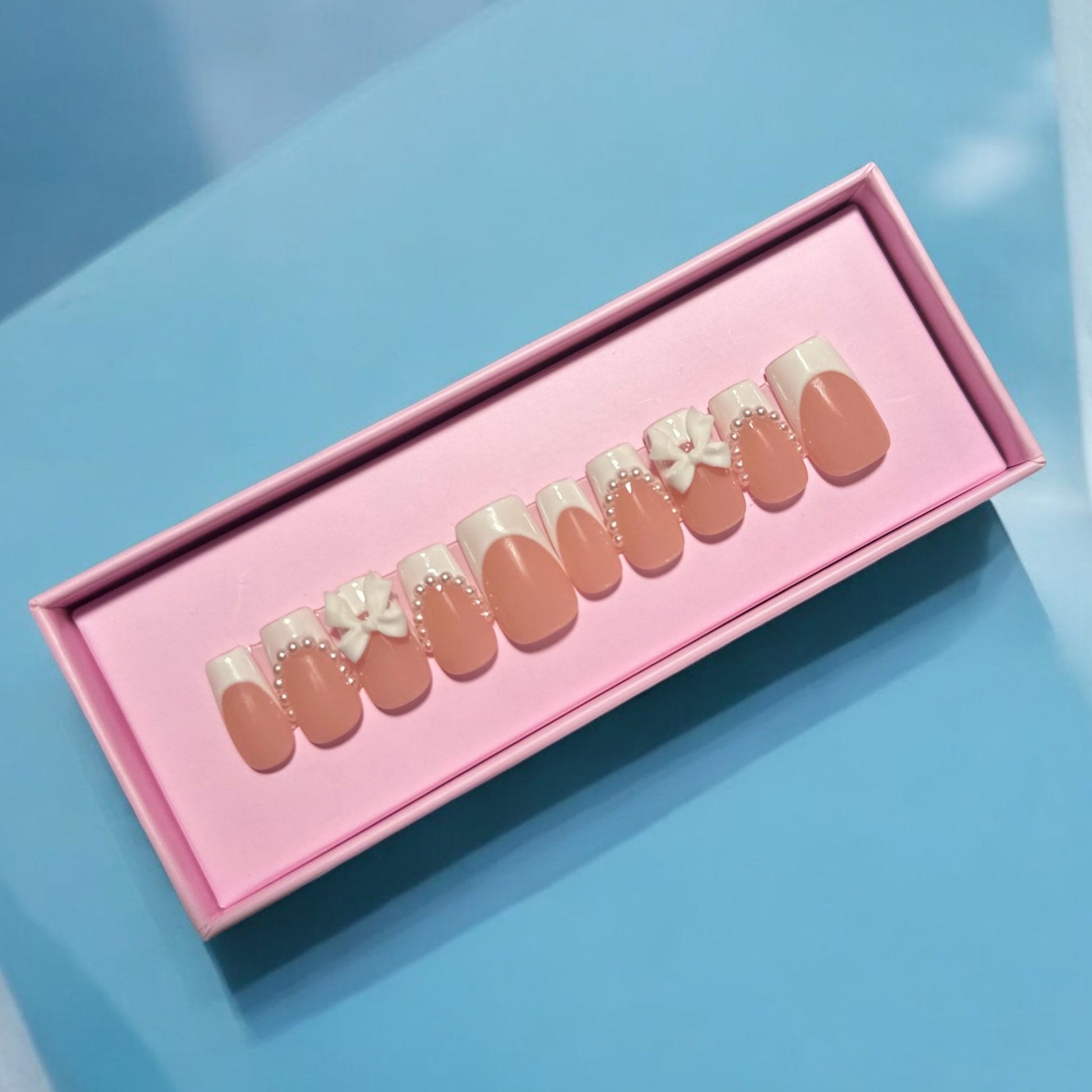 Classics white bow french tips - Nails kim