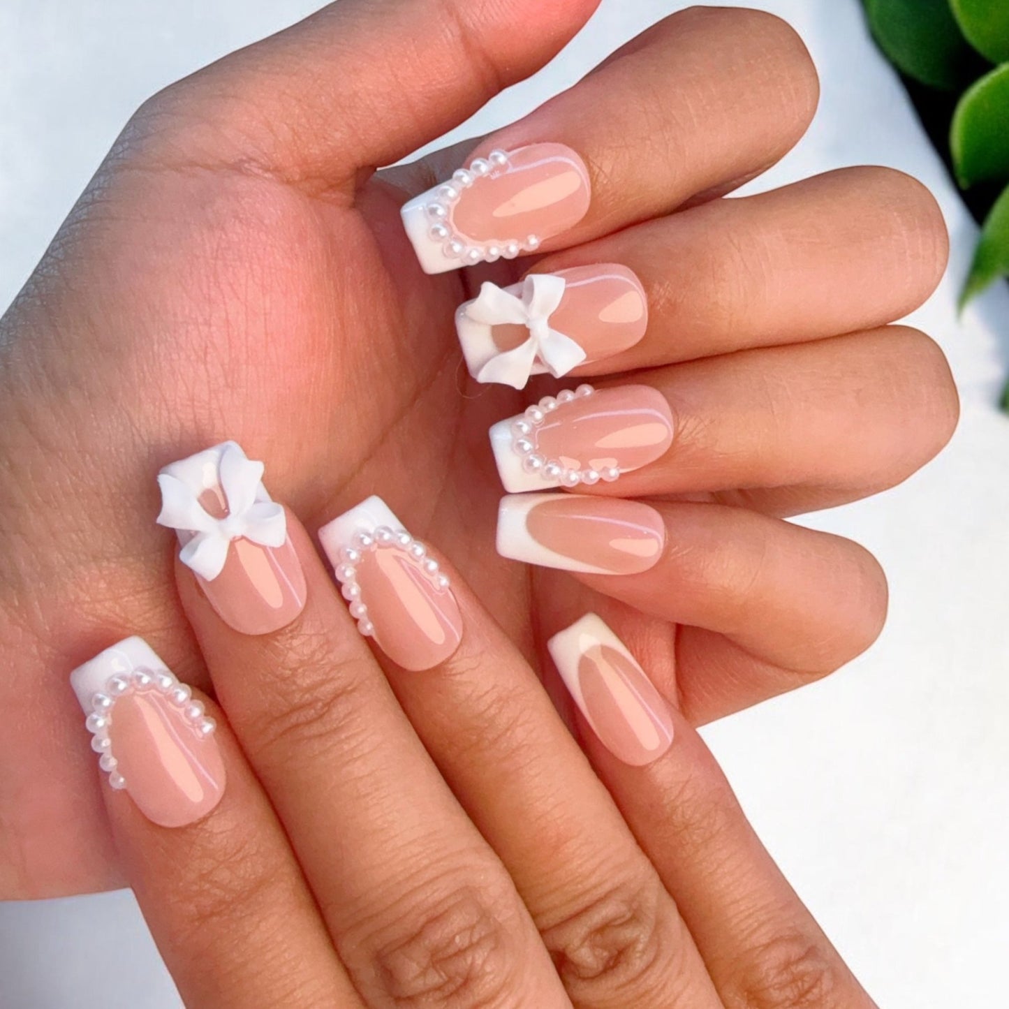 Classics white bow french tips - Nails kim