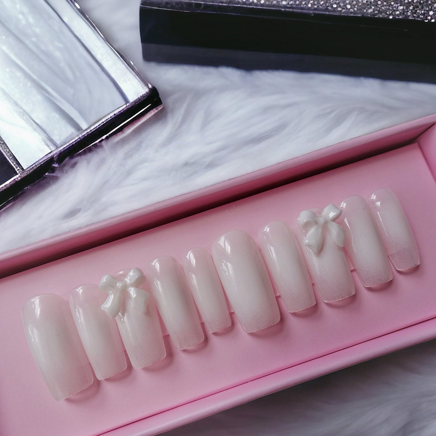 Glass white with cute bow square set - Nails kim